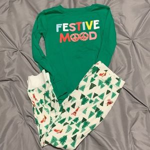 Old Navy Christmas Pajama Set. Unisex size 8.